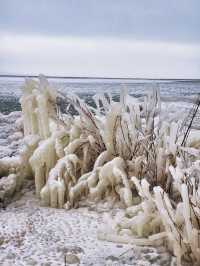 新疆阿勒泰烏倫古湖｜在銀白色冬天趕一場雪海日落