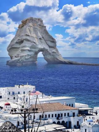 Milos Island, explore the beautiful Greek island, the beauty of the island of pirates!