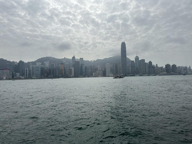 🌃 Hong Kong: A City of Contrasts 🏙️   