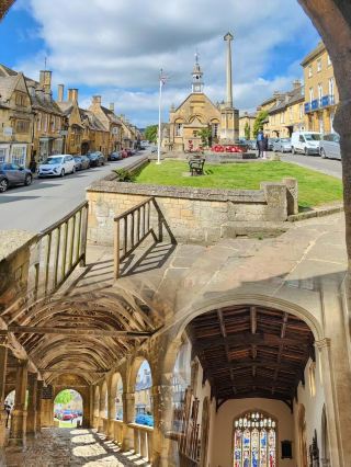 Stumble into an English Idyll! Your Ultimate Guide to Moreton-in-Marsh