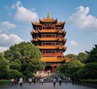 「登黃鶴樓，俯瞰長江的壯麗風光」