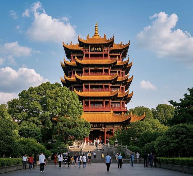 「登黃鶴樓，俯瞰長江的壯麗風光」
