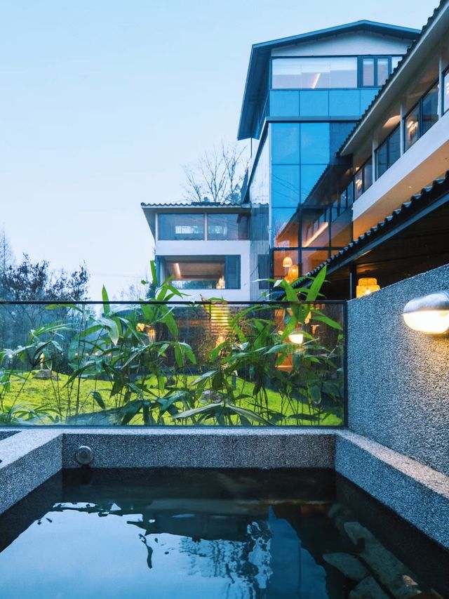 大邑住宿| 喺森林浸溫泉，療癒系山景