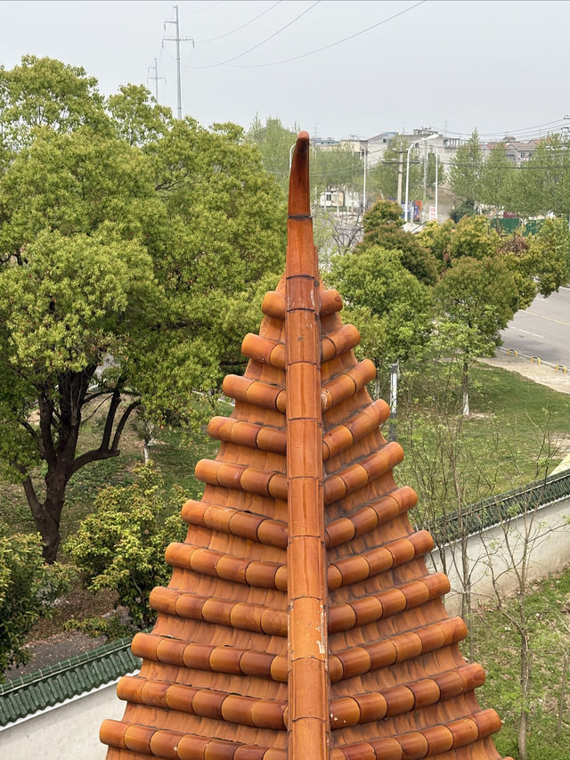 在洪湖知名的東林古寺打卡。