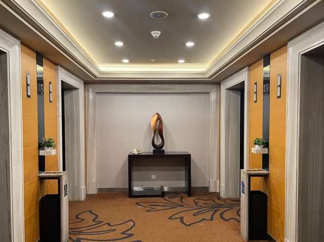 “金鳳凰”老牌酒店-順德喜來登酒店酒店測評 酒店地址:廣東省佛山市順德區大良新城區，靠近順德區政府，