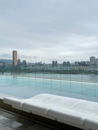 Must-Stay in Seoul! A Hidden Gem Hotel with Infinity Pool Overlooking the Han River