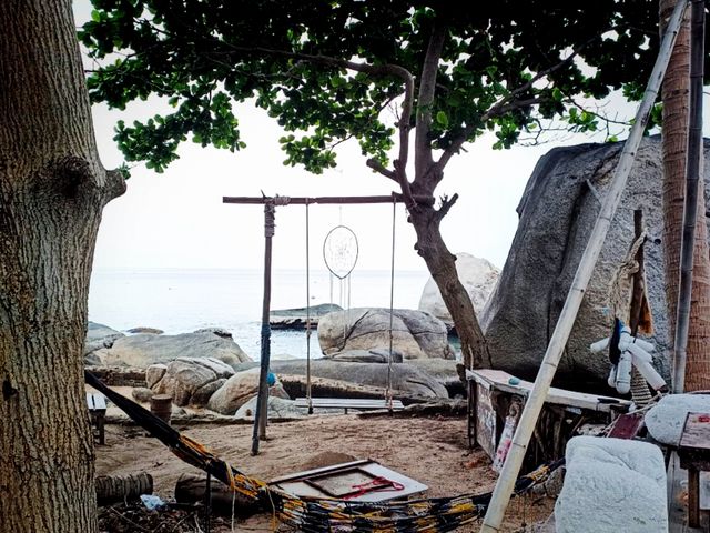 No Crowds, No Problem: Ao Hin Wong's Backpacker Dive Scene