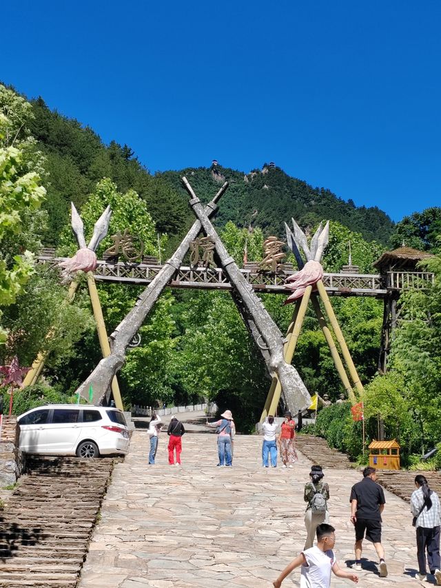 抱犢古寨：懸崖上的千年古村落 山巔烽火台俯瞰雲海！ 必去理由 懸崖古寨！中原第一險！ 