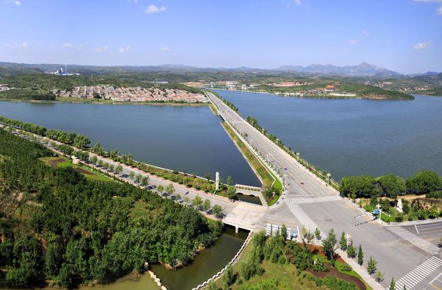 棲霞位於山東煙台，以其豐富的自然景觀和深厚的歷史文化底蘊成為熱門旅遊目的地。以下是一份詳細的旅遊攻略