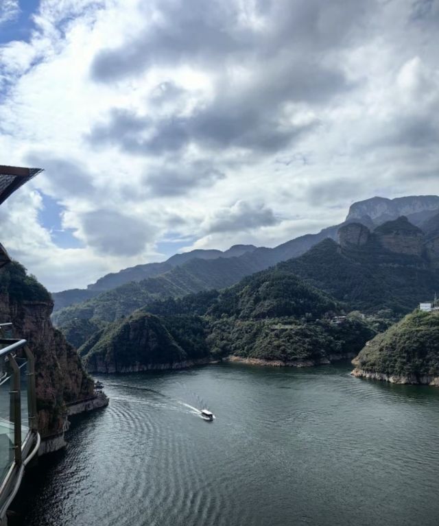 京娘湖寶藏打卡地!碧波青山美如畫 京娘湖寶藏打卡地!碧波青山美如畫