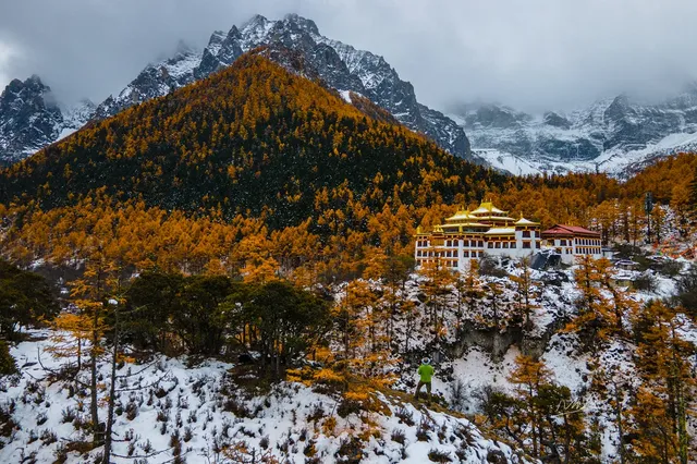 住進4000米的亞丁村,推窗見神山! 住進4000米的亞丁村,推窗見神山!