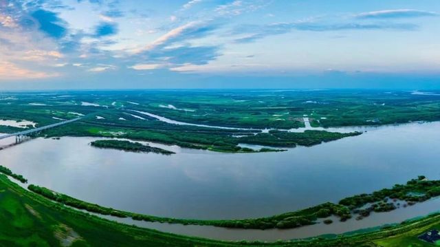 【黑瞎子島探秘指南】🌿🐻一場野性與自然交融嘅極致冒險!
你係咪都夢想遠離喧囂,嚟到一片純淨嘅原生 【黑瞎子島探秘指南】🌿🐻一場野性與自然交融嘅極致冒險!
你係咪都夢想遠離喧囂,嚟到一片純淨嘅原生