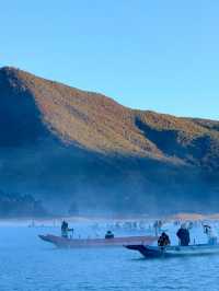 瀘沽湖晨霧絕了誰懂藍調時刻的美!拍出油畫大片