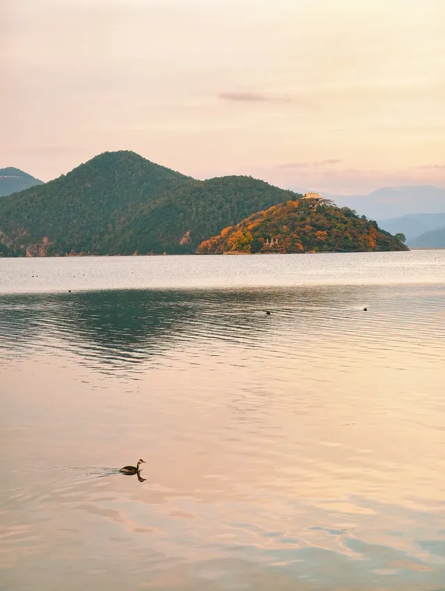 我在瀘沽湖收集了一整個日落劇場的浪漫