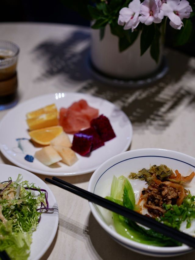 入住告莊旁邊的原始森林懸崖上，欣賞浪漫星空 誰說告莊只有喧鬧夜市？ 轉個彎，1.5公里外 我們找到了