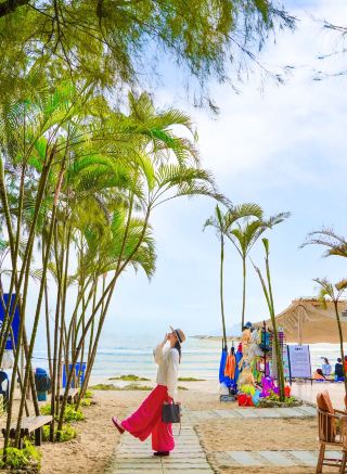 I made a special trip to Beihai just for these 18 photos! (Airport location attached)