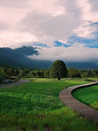 Stay at the Vintage Museum beneath the Lijiang Snow Mountain and "waste" your time in beauty