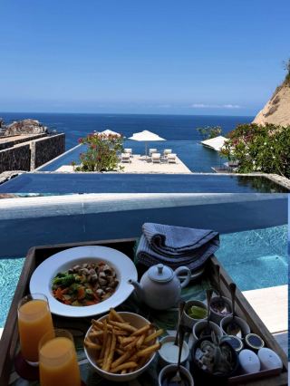 Four Seasons Mexico, a cliffside stargazing ocean view room you must stay in once in your life.