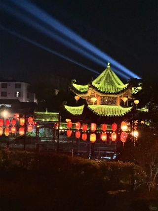 #mytravelwrap 
Hidden Gem Alert! Found the Place That Feels Most Like "Where the Wind Blows" Just 3 Hours from Guangzhou

That description is spot on — within 3 hours of Guangzhou, there are places with that relaxed "wrapped in wind, no rush" feeling.

Best match: Liuxia Village, Xinyi
Directly called the "Western Guangdong version of Where the Wind Blows." An original ancient village nestled between terraced fields and the Huanghuajiang Gorge — white walls, gray tiles, pace so slow you can sit by a village café window watching chimney smoke. About 3 hours by car from Guangzhou, with boutique homestays offering river and terrace views from the window.

Another kind of "wind": Ma'an Bamboo Sea, Xinyi
Ten thousand acres of bamboo wrap the entire valley; wind rustles through the leaves, and crowds are sparse. The mountaintop infinity pool faces the bamboo sea, and room balconies have private hot spring pools — soaking while watching the sunset over the hills is addictive. Also ~3 hours from Guangzhou.

If you want somewhere closer
Yunji Mountain Ancient Town in Xinfeng, Shaoguan — about 2.5 hours from Guangzhou. A white-walled, black-tiled village hidden in the mountains, with streams running through. Sipping tea by the stream in the breeze has a similar secluded feel.
