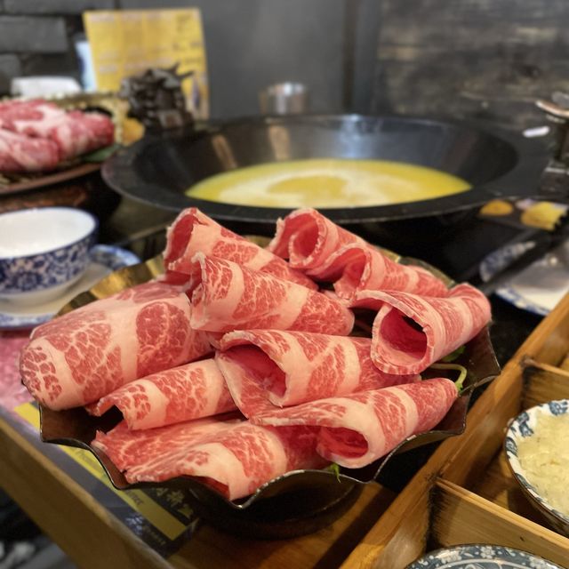 真材實料嘅花膠雞湯底 必試蟹黃餃