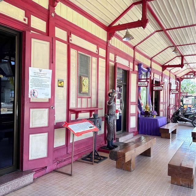 สถานีรถไฟหัวหิน แลนด์มาร์คสุดคลาสสิค ที่ห้ามพลาด