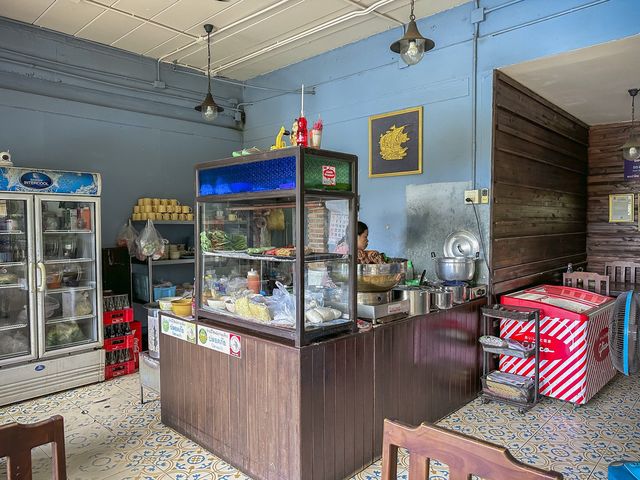 คาเฟ่ข้าวขาหมูภูเก็ต อร่อยริมบึงสุดชิลล์ 