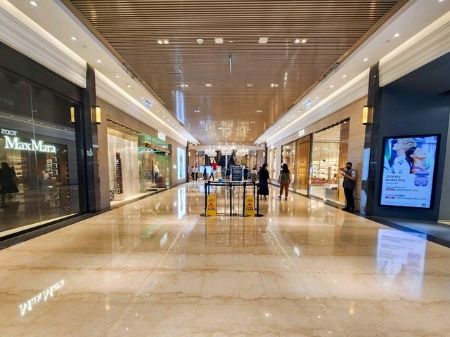 【台北】微風南山：建築外觀獨特的購物商場