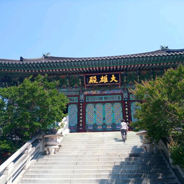 구미 금오산 금강사 대웅전 석조여레좌상에서 