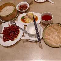 享受樂天皇朝 , 令人快樂的美食！