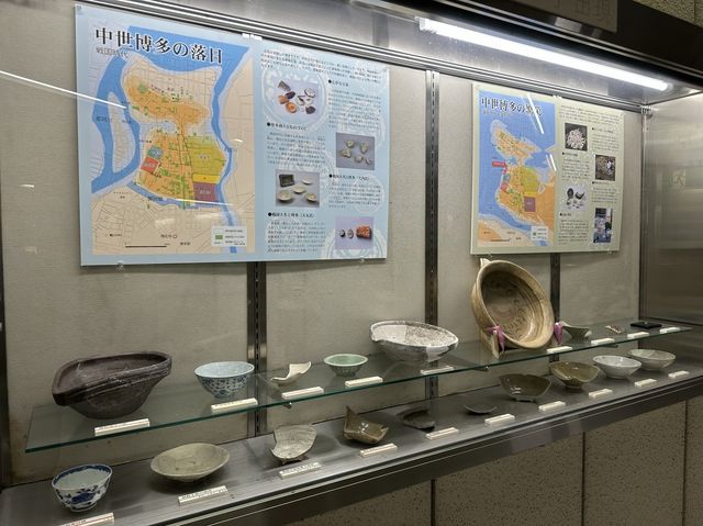 福岡・博多。博多駅の地下街と地下鉄祇園駅を結ぶ『祇園駅(博多旧市街口)方面連絡通路』と『Fギャラリー』
