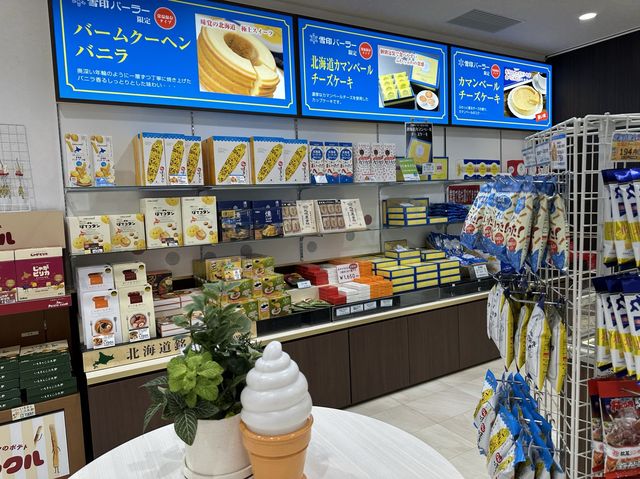 北海道・札幌。昭和36年(1961年)創業『雪印パーラー 札幌本店』のソフトクリーム 北海道・札幌。昭和36年(1961年)創業『雪印パーラー 札幌本店』のソフトクリーム