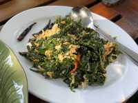 ร้านอร่อย บรรยากาศเหมือนทานในป่า ร่มรื่นมาก
