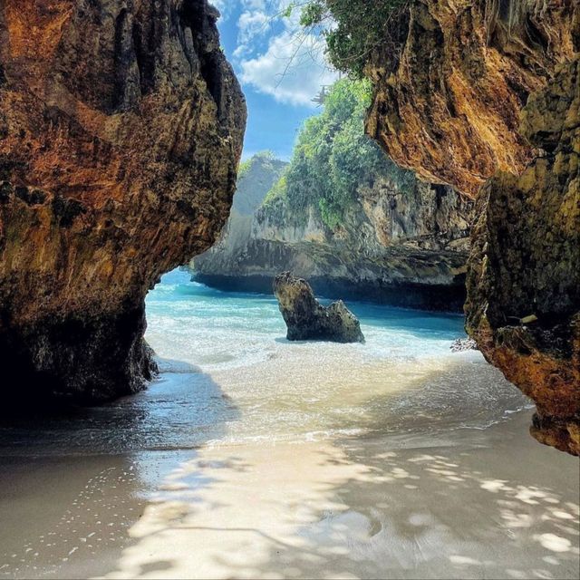 Suluban Beach, Bali