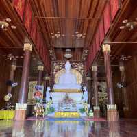 วิหารแปลกมีแว่นตาดำ ที่วัดจันทร์, เชียงใหม่ 