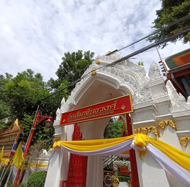 One Of The Oldest Temple In Bangkok! Not to Be Missed!