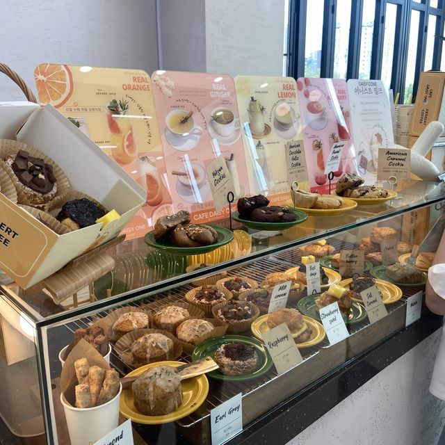 수목원 속 귀여운 노랑노랑 카페 ☕️ 🥰 