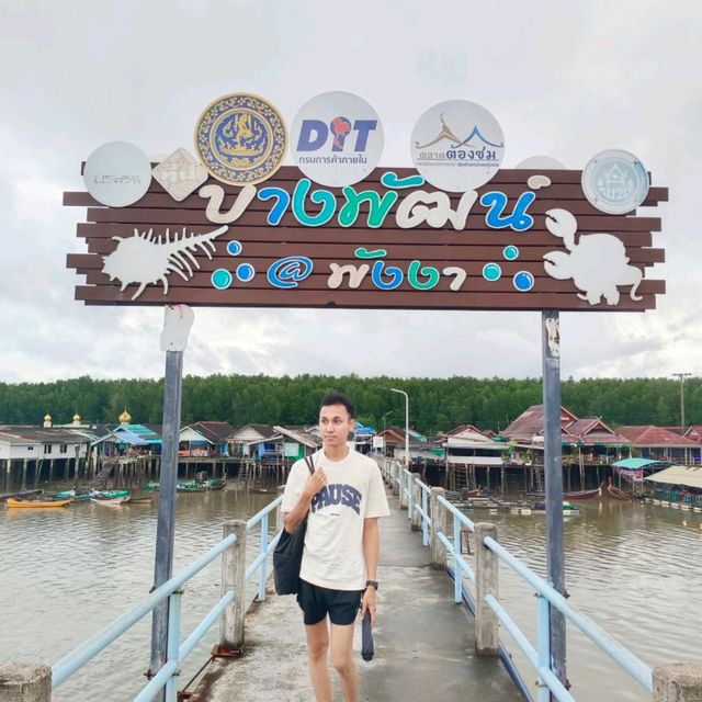 บางพัฒน์ หมู่บ้านริมฝั่ง กลางทะเล