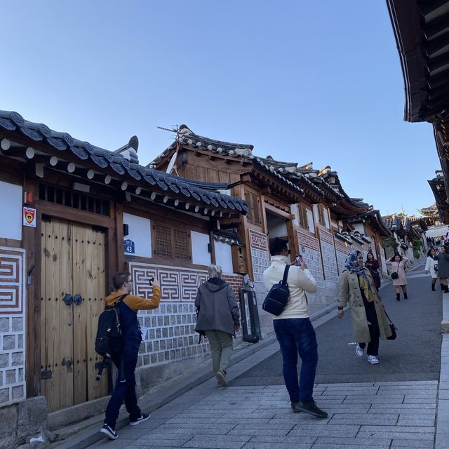 Bukchon Village, Knock knock!!!