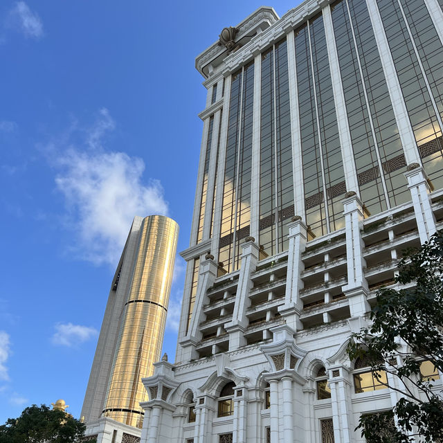 金碧輝煌的萊佛士