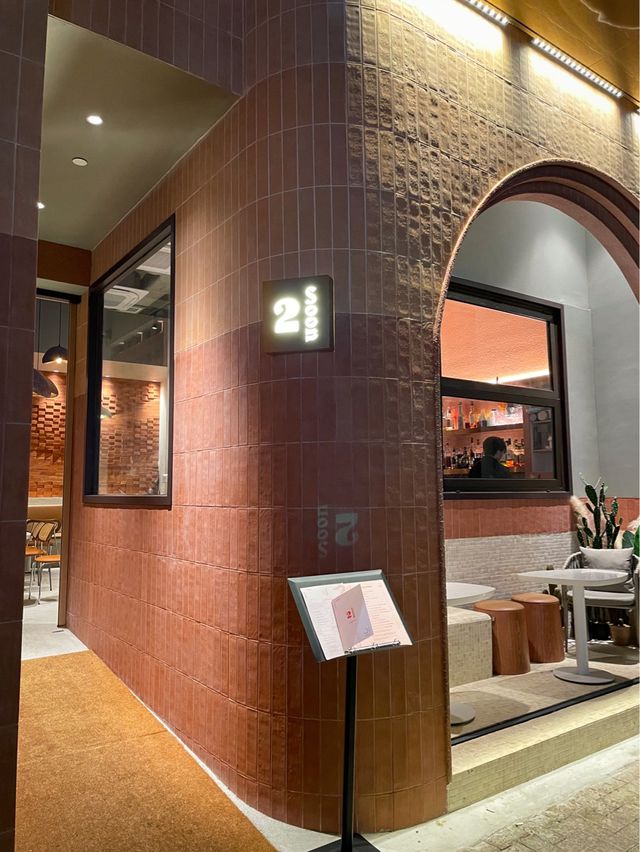 🌵走進沙漠紅牆世界☺️ 日頭Cafe☕️晚黑搖身一變Bar & Restaurant🥂