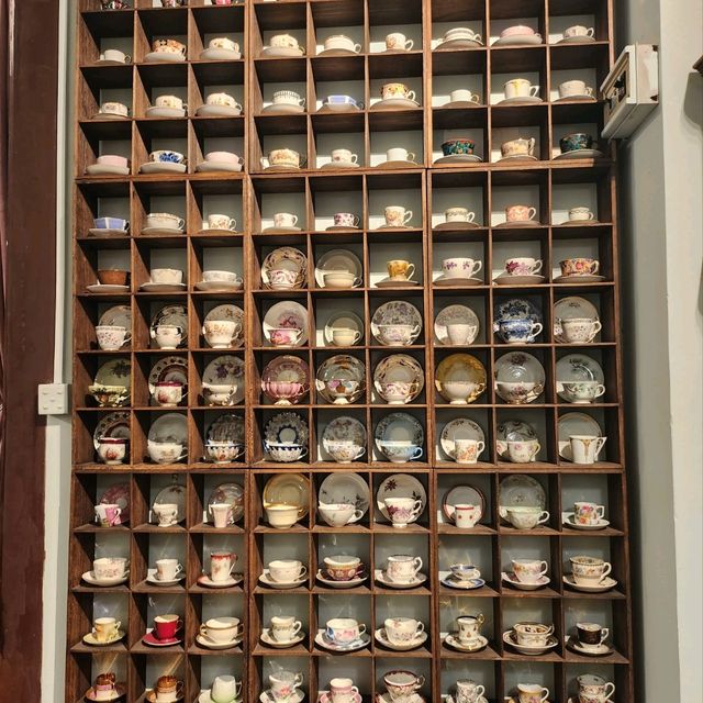 Room 8 咖啡店，古董收藏家