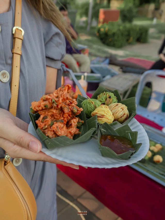 เดินตลาดพื้นเมืองที่รวมของสุโขทัยไว้ที่นี่