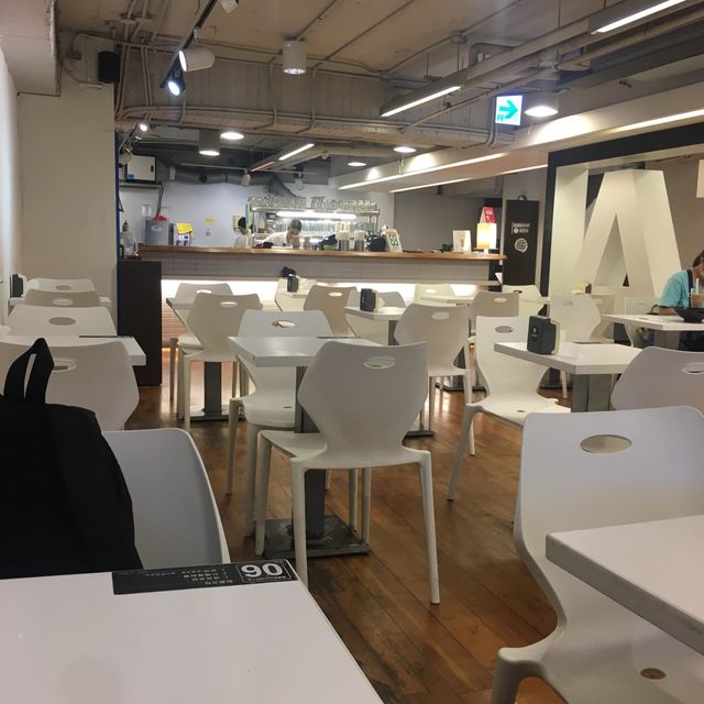 公館綠蓋茶館，品嚐牛肉泡麵、綠蓋茶，感受悠閒