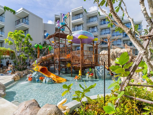 Phuket Emerald Beach Resort เปิดใหม่ใกล้ทะเลภูเก็ต