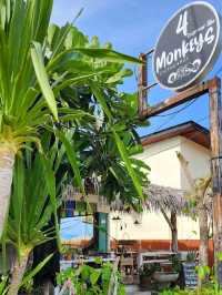 4 Monkeys Cafe & Bar