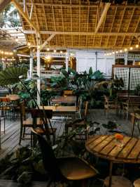 Lusi & Pakan Cafe