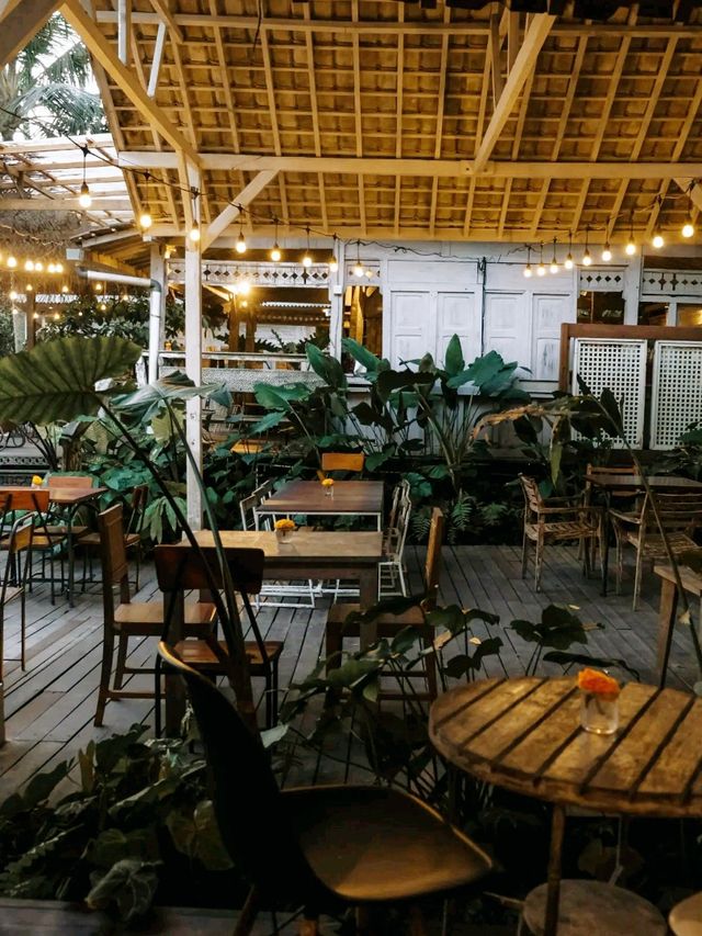 Lusi & Pakan Cafe
