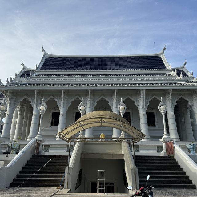 Krabi Cosi Hotel and White Temple.