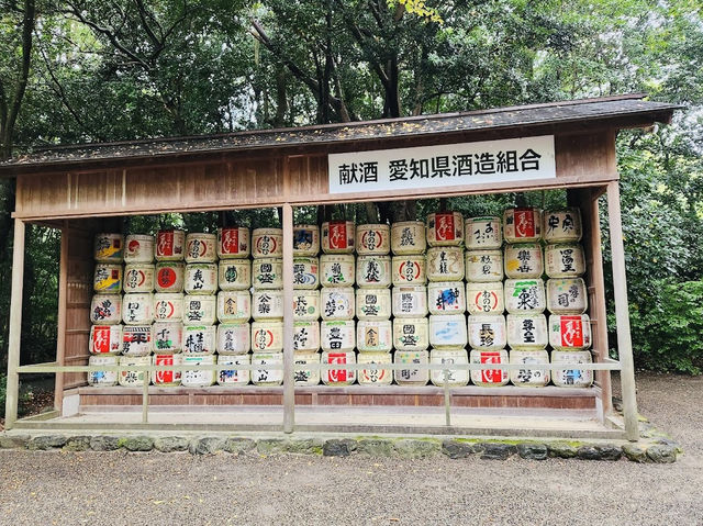 Enshrines the Kusanagi no Tsurugi