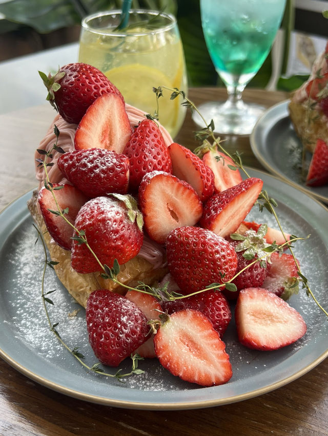 【福岡カフェ】パリサクのパイの上にたっぷりのいちごモンブラン！